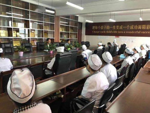 攀枝花市第十九中小學校教育集團密地外國語學校開展食堂從業(yè)人員食品安全規(guī)范培訓